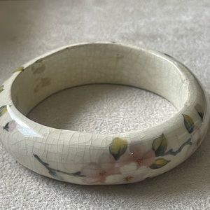 Womens Vintage HEAVY cream colored floral Bangle